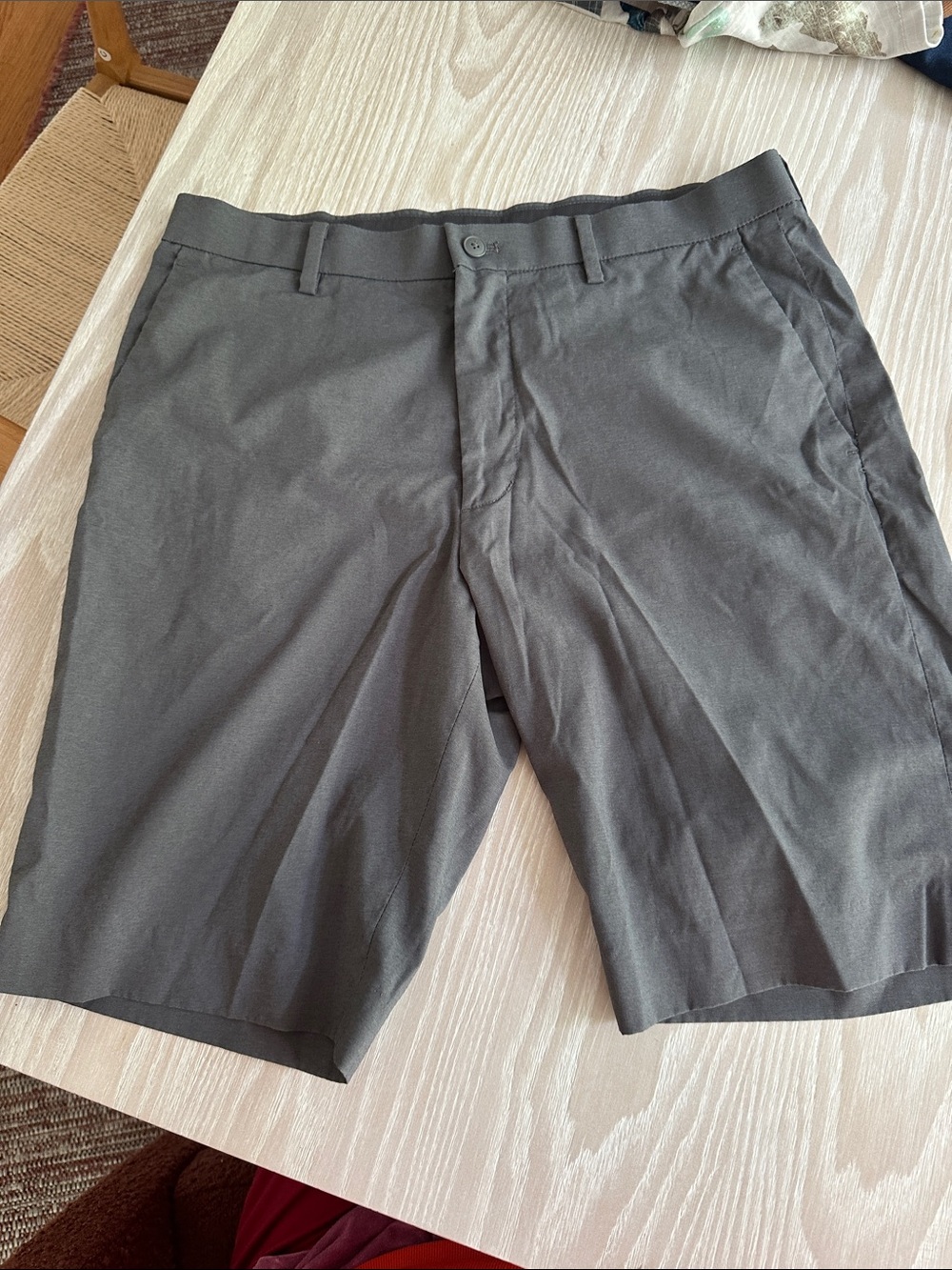 Uniqlo Men's Flat Front Shorts - Dark Gray